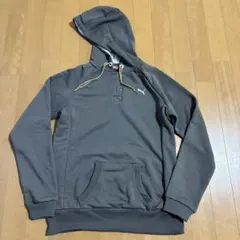 プーマパーカー