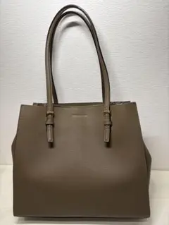 CHARLES & KEITH クラシックダブルハンドル トートバッグのサムネイル