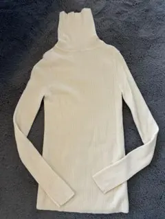 UNIQLOアイボリー ハイネック リブ編みセーター