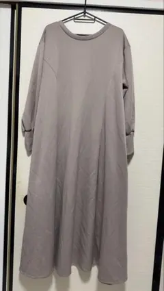 ロングワンピース Mサイズ グレージュ バックファスナー