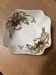 Tiffany&Co. ティファニー ホリデー 陶器製 小物入れ 美品 Tiffany&Co. ティファニー ホリデー 陶器製 小物入れ - メルカリ