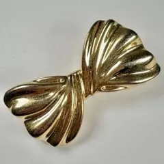 ヴィンテージ ブローチ リボンモチーフ ゴールド 艶あり クラシック 曲線美