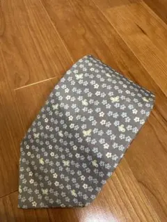 Salvatore Ferragamo ネクタイ 花柄 蝶々柄 グレー