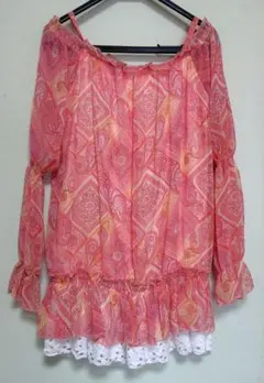 オフショルダー ピンク系パターン シャツ