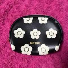 MARY QUANT マリークワント　デイジー柄ポーチ 花柄　ブラック　マリクワのサムネイル