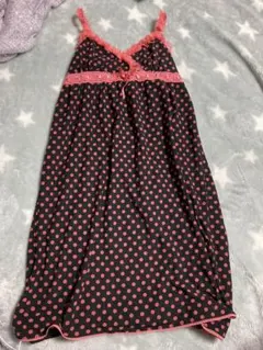 セシルマクビー　ノースリーブミニワンピース 黒とピンクの水玉模様