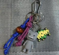 ハンドメイド　バックチャーム　じゃらじゃらキーホルダー　パラコード　モンスター