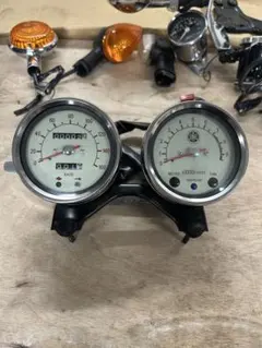 SR400 純正メーター　新車取り外し品　絶版品のサムネイル