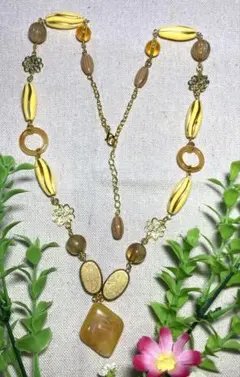 イエロー系ビーズのロングネックレス