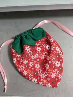 いちご巾着　小　赤色　花柄　コップ入れ　給食セット入れ　ポーチ