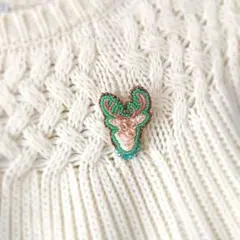 ハンドメイド　刺繍ブローチ〜鹿〜