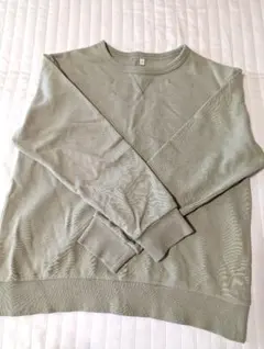 GU ライトグリーン カーキ　スウェット トレーナー 150