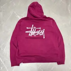 マ*ン様 stussy プルオーバー パーカー バーガンディ L バックプリント