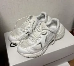 【美品早い者勝ち】GIVENCHY TK-MX RUNNER スニーカーのサムネイル