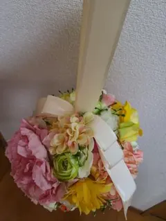 カラフルな造花のボールブーケ