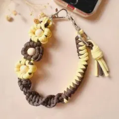 【ハンドメイド】パラコード お花のハンドストラップ｜スマホストラップ 黄茶