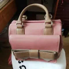 リボン付きピンクハンドバッグ