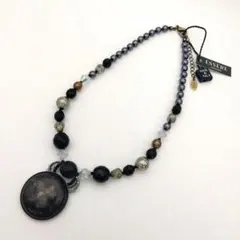 新品/未使用 イタリア製 レジンとさまざまなガラスビーズの ペンダントネックレス