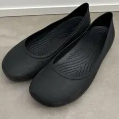 Crocs ブルックリンフラット　ブラック　フラットシューズ　W9 25センチのサムネイル