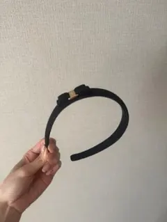 フェラガモ ストーン付きブラックカチューシャ - メルカリ
