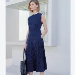 HOBBS LONDON ドット柄ジャガードフリルワンピース　紺色　UK16のサムネイル