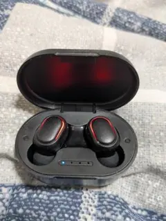 ブラック/ ワイヤレスイヤホン 充電ケース付き