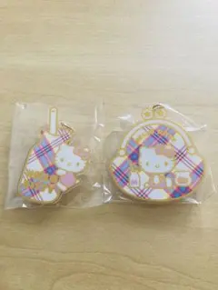 ハローキティー　シークレットアクリルキーホルダー　タータン　50周年　ピンク