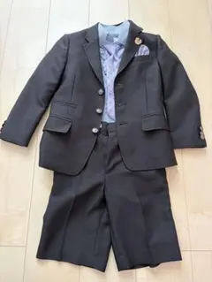 黒スーツとストライプシャツ120cm