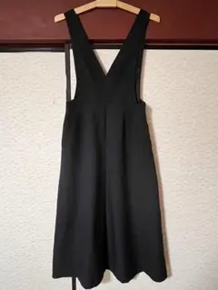 Vネックノースリーブワンピース　ジャンバースカート　ブラック