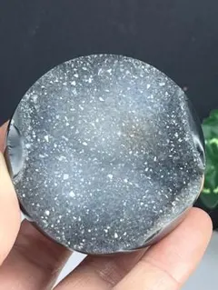 天然石　ブラックアゲート　瑪瑙ジオード　半球　スフィア　台座付き⭐️1745