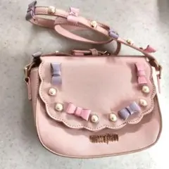 メゾピアノ　mezzo piano　リボンとパール装飾のショルダーバッグ