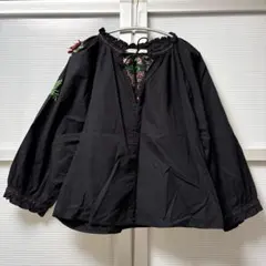 ZARA 花柄ブラウス　黒　刺繍