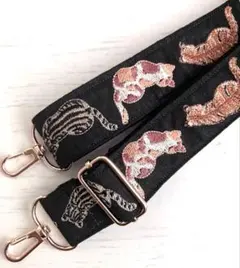 くねっとネコちゃん柄インド刺繍リボンショルダーストラップ　ブラック