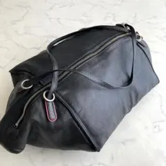 【極美品】kawa-kawa カワカワ 変形レザーバッグ ブラック 裏地赤のサムネイル