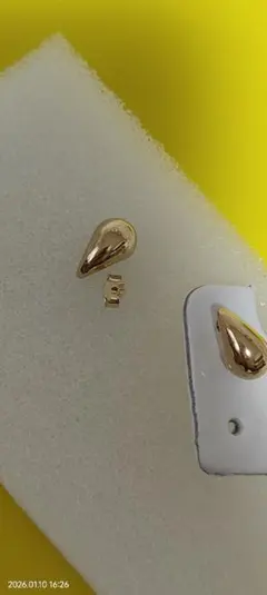 セール中k18金　ティアドロップピアススタッド 人気デザイン