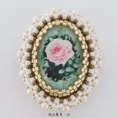 ビーズ刺繍　バラ　ブローチ　約3.8×3.2cm　約10g