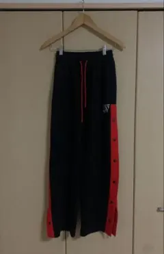 ZUMBA WEAR ボタン付きサイドスリットパンツ