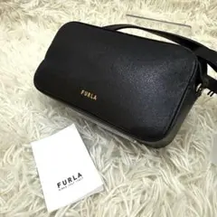 未使用級タグ付き✨フルラ ショルダーバッグ 現行 レザー ロゴ カメラバッグ 黒
