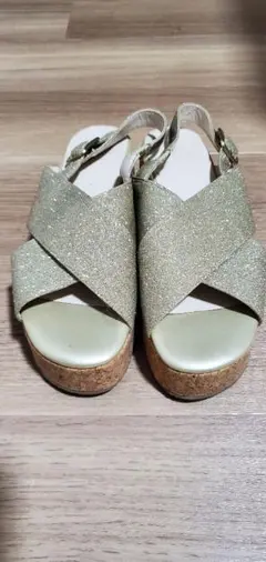 ゴールド クロスストラップ サンダル