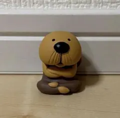 デコレ　ヒゲラッコ　あぐら