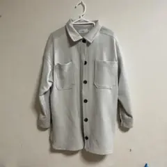 ライトグレー ボタン付きシャツジャケットのサムネイル