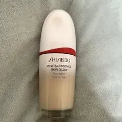 資生堂 エッセンススキングロウ　ファンデーション 140 Porcelain