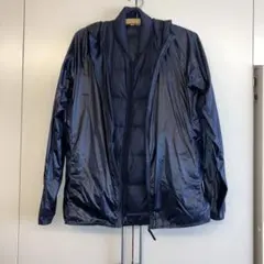 ユニクロフード付き マウンテンパーカー　ベスト付きパーカー収納可能　旅行に便利