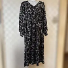 黒と白のドット柄長袖ワンピース