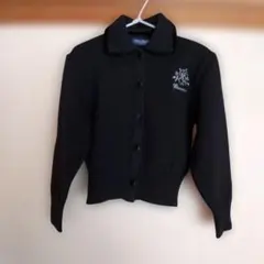 黒い襟付きセーターカーディガン