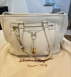 Salvatore Ferragamo ホワイトレザーバッグ