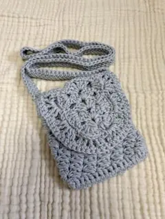 ハンドメイド　かぎ針編み　スマホショルダーバッグ　グレー