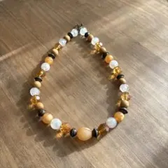 オレンジの存在感ある大きなビーズが素敵なハンドメイドネックレス
