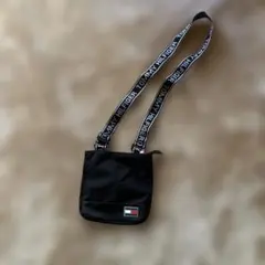 Tommy Hilfiger ブラックショルダーバッグのサムネイル