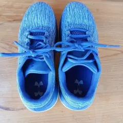 UNDER ARMOUR スニーカー ブルー